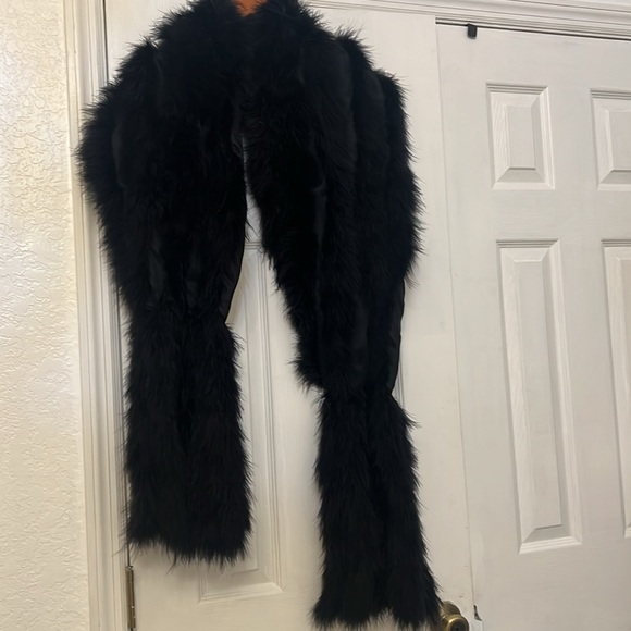 Black feathers shawl - Picture 7 of 13